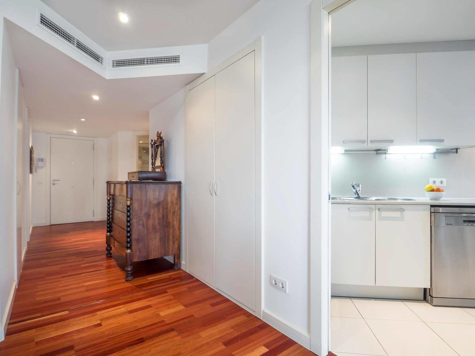 Rent Beach-diagonal Mar Apartment